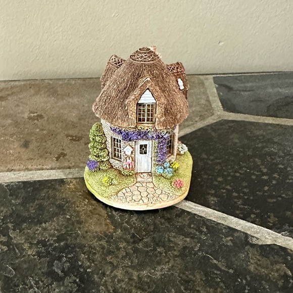 Lilliput Lane Dovecote Cottage L2830 - Picture 1 of 7